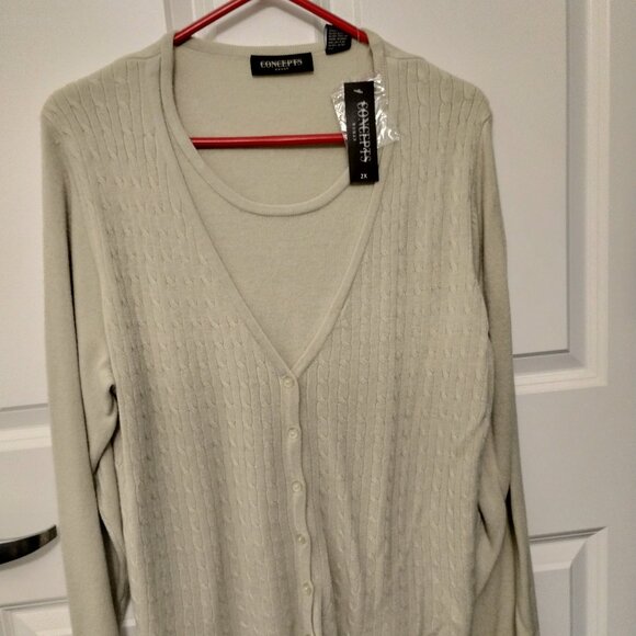 Sweater - Picture 1 of 2